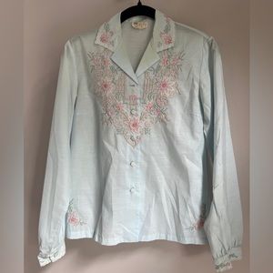 Long sleeve fine pine point embroidered button up vtg blouse by Lily Size 32 sm
